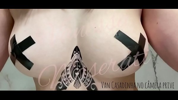 Vanessa vailatti nua em video sensual exibindo peitos